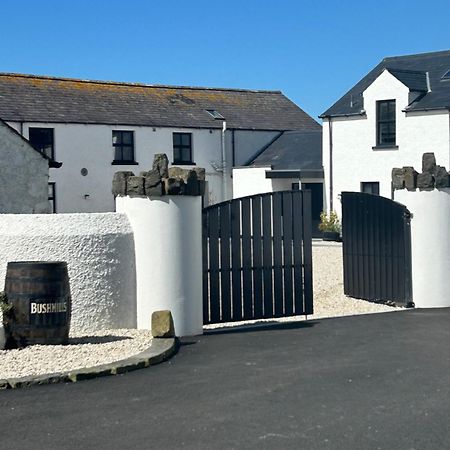 Bayview Farm Holiday Cottages Bushmills Extérieur photo