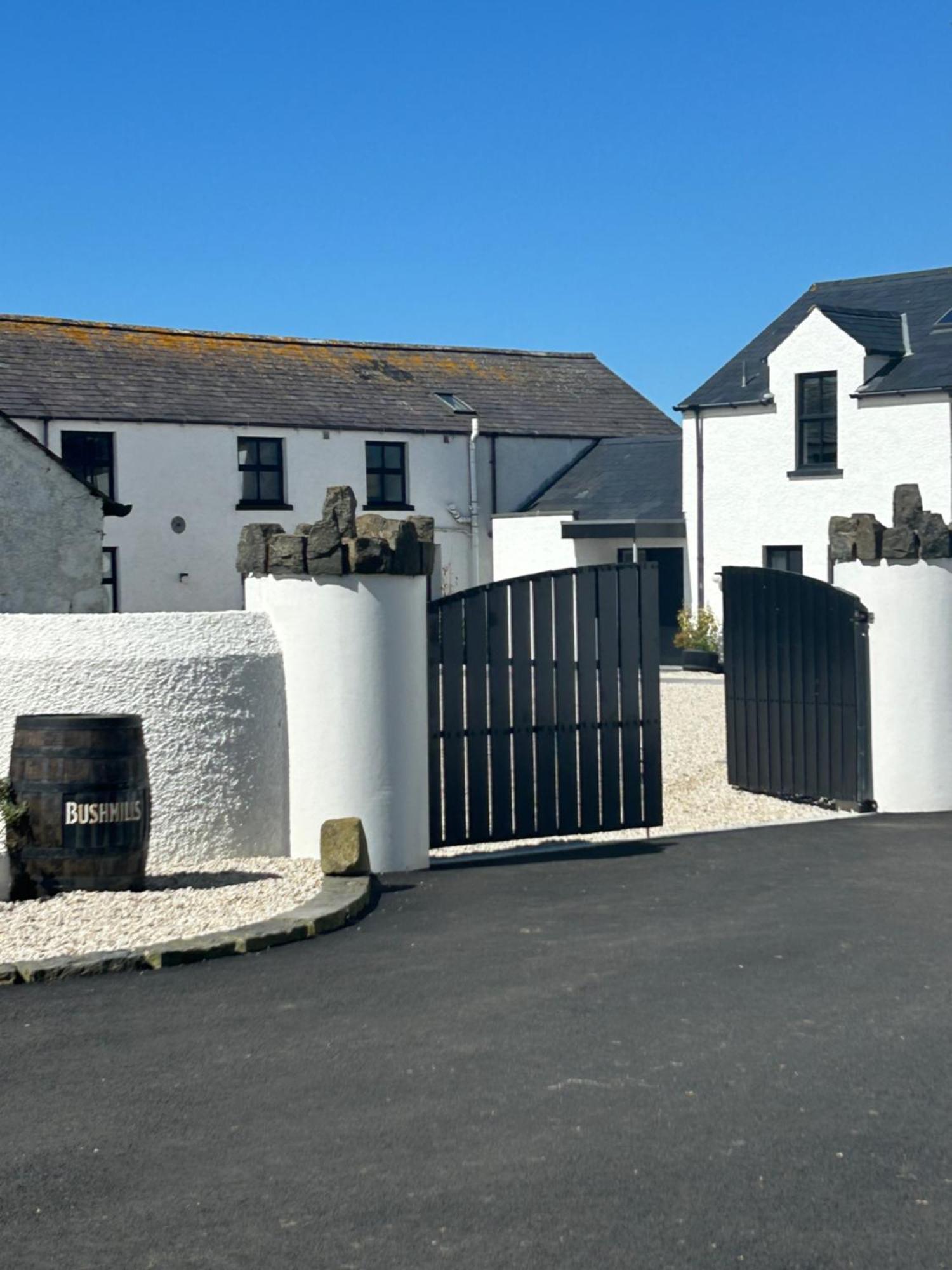 Bayview Farm Holiday Cottages Bushmills Extérieur photo
